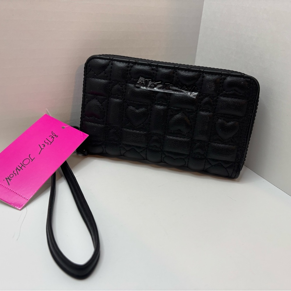 Betsey Johnson Black Quilted w Hearts zip Wristlet Wallet